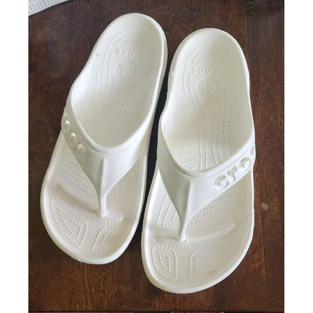 CROCS White Classic Flip Sandals